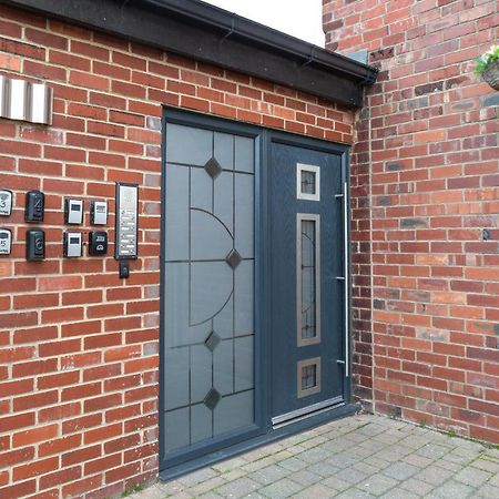 Modern Apartment Close To City Centre With Parking Leeds  Eksteriør billede