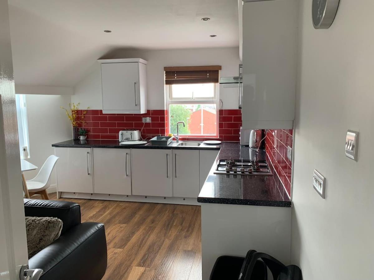 Modern Apartment Close To City Centre With Parking Leeds  Eksteriør billede