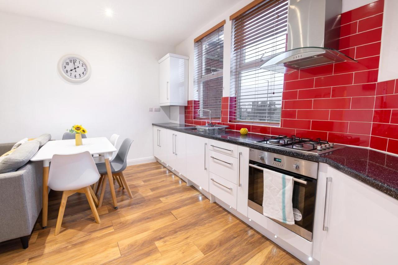 Modern Apartment Close To City Centre With Parking Leeds  Eksteriør billede
